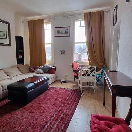 Extra Large One Bedroom Flat With Parking London Exterior photo