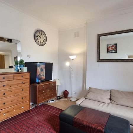 Extra Large One Bedroom Flat With Parking London Exterior photo