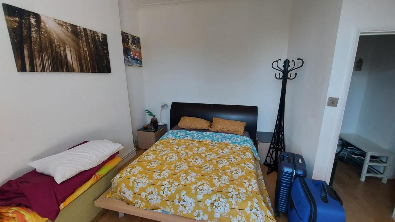 Extra Large One Bedroom Flat With Parking London Exterior photo