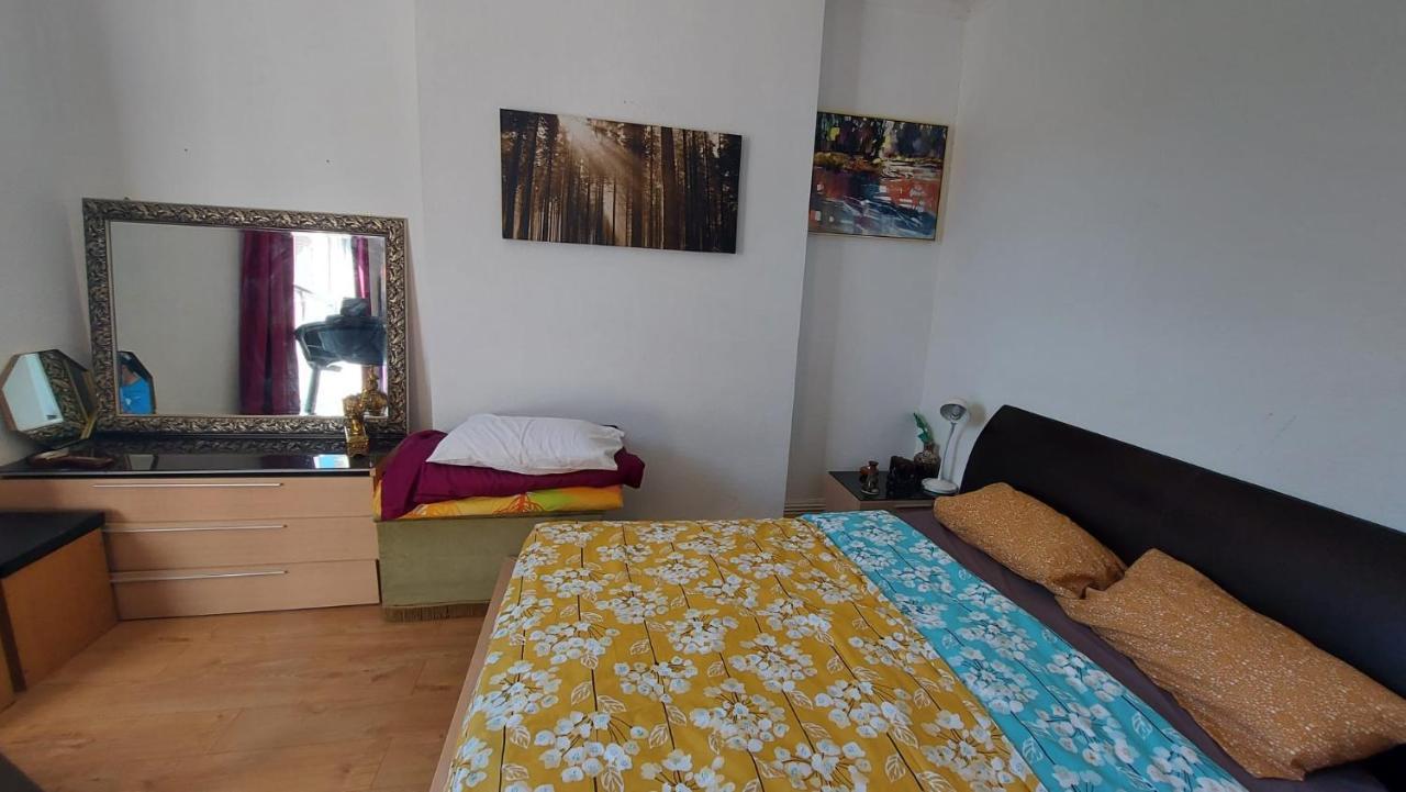 Extra Large One Bedroom Flat With Parking London Exterior photo