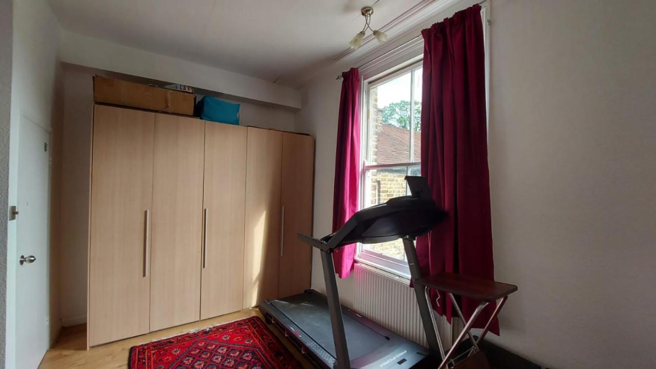 Extra Large One Bedroom Flat With Parking London Exterior photo