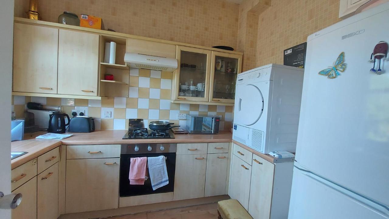 Extra Large One Bedroom Flat With Parking London Exterior photo