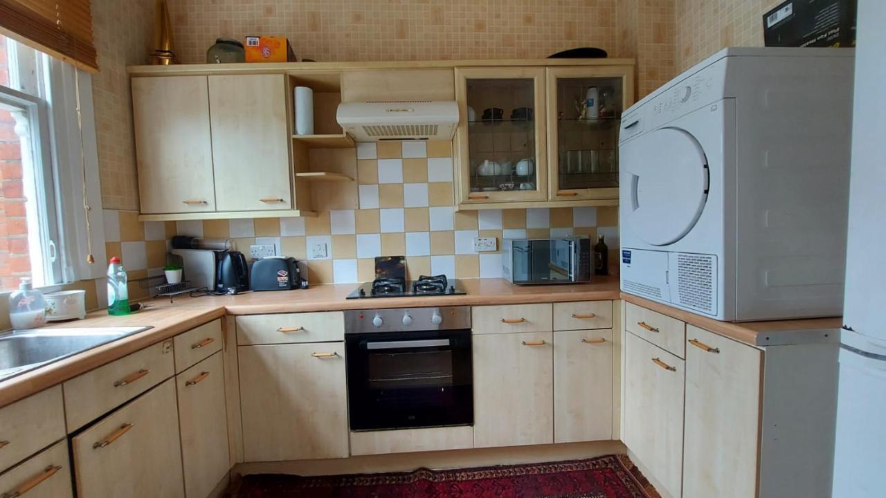 Extra Large One Bedroom Flat With Parking London Exterior photo