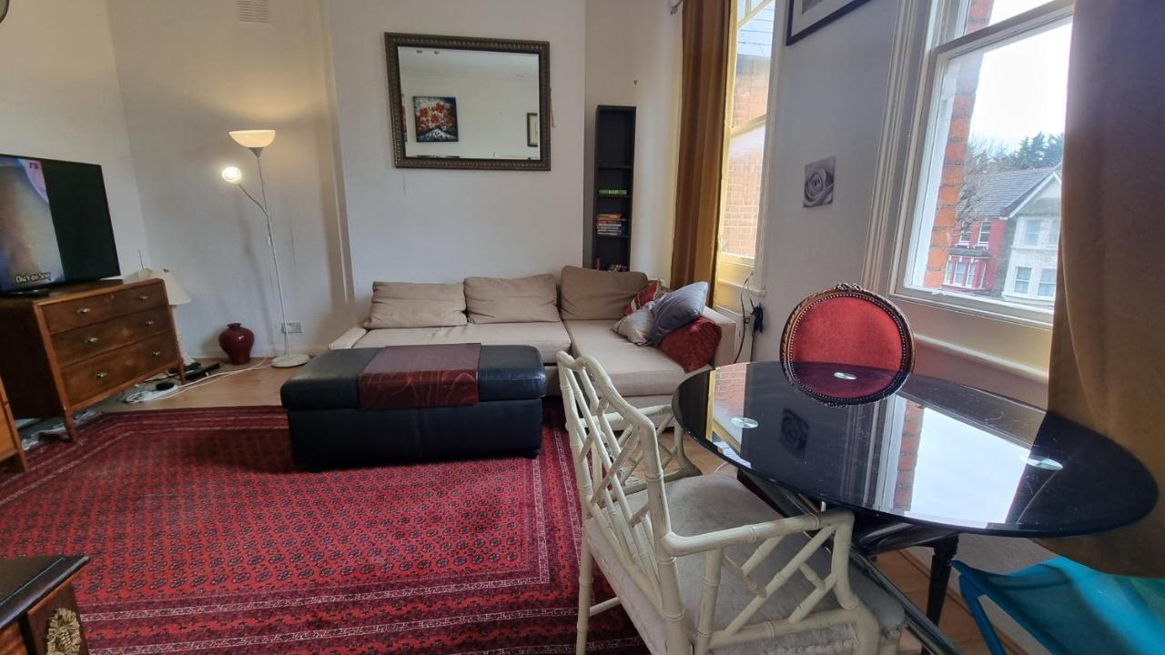 Extra Large One Bedroom Flat With Parking London Exterior photo