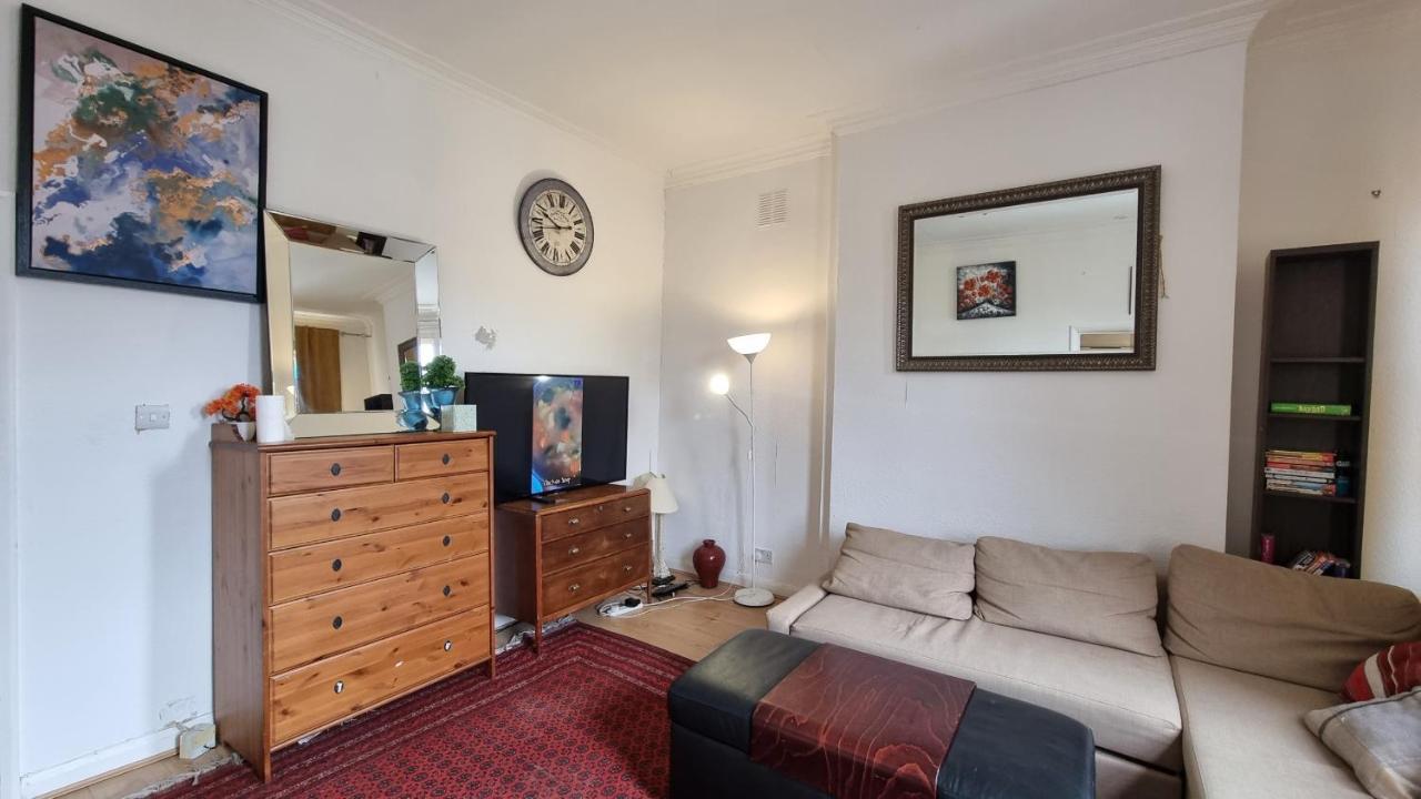 Extra Large One Bedroom Flat With Parking London Exterior photo