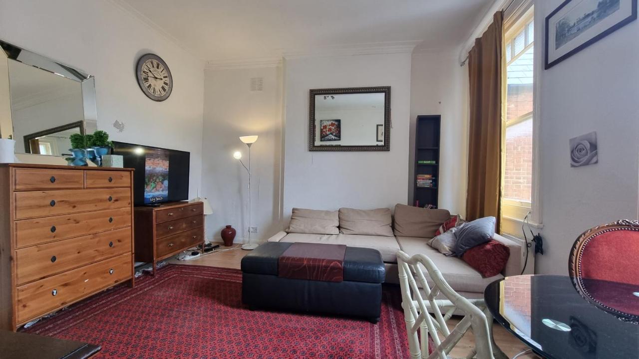Extra Large One Bedroom Flat With Parking London Exterior photo