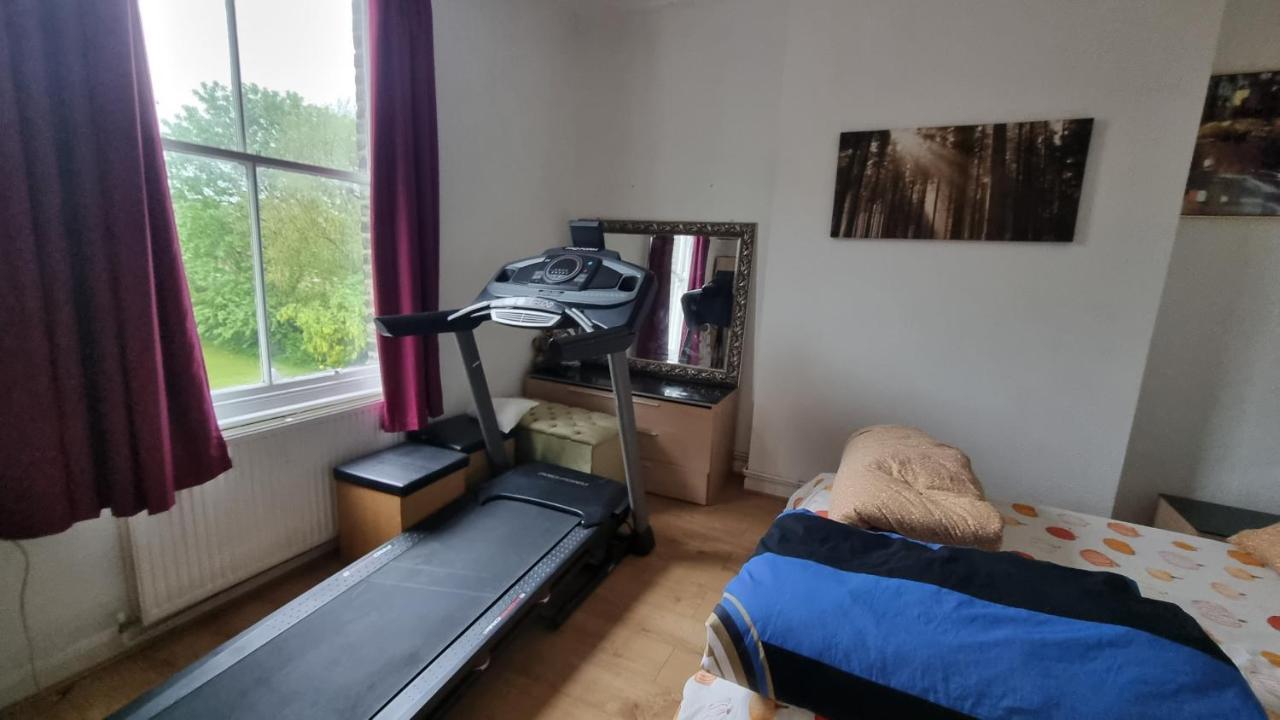 Extra Large One Bedroom Flat With Parking London Exterior photo